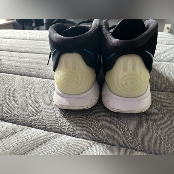 Kyrie 6 Shutter Shades Basketball Sneakers size 10.5 - Picture 4 of 4